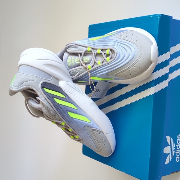 adidas Ozelia Women's Athletic Shoe - Picture 2 of 6